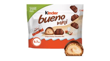 Kinder Bueno Mini Chocolate Bars with Crispy Wafer and Hazelnut Cream Share