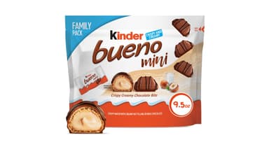 Kinder Bueno Mini Chocolate Bars with Crispy Wafer and Hazelnut Cream Family